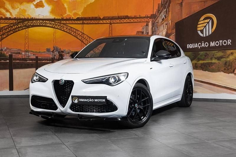 Branco Usado 2020 Alfa Romeo Stelvio Super SUV | € 28.400 - Imagem 1/4