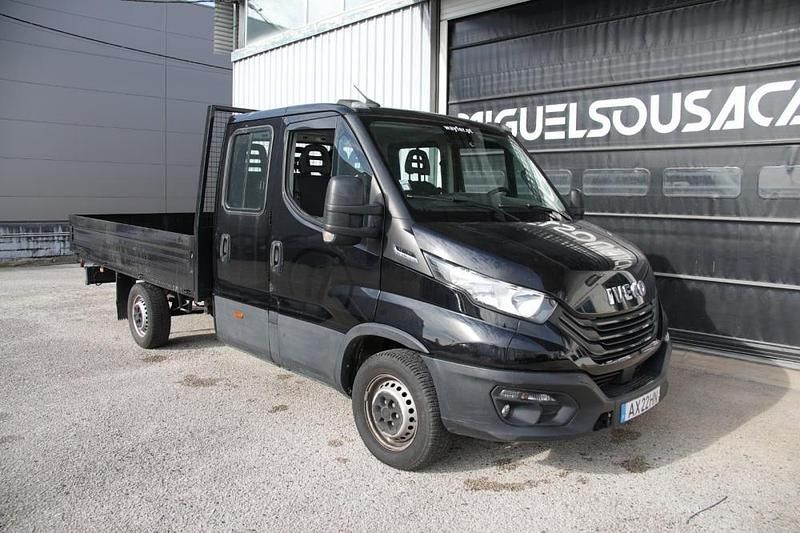 Usado Iveco Daily 160 HP (117 kW) 2023 Preto