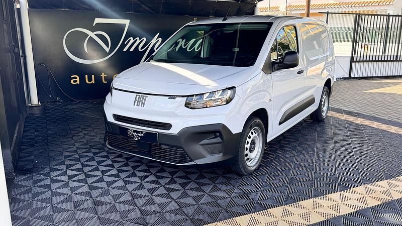 Branco Novo 2025 Fiat Doblò Monovolume | € 22.750 - Imagem 1/4