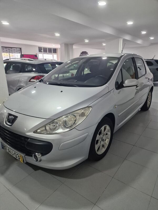 Cinza Usado 2005 Peugeot 307 Premium Citadino | € 6.290 - Imagem 1/4