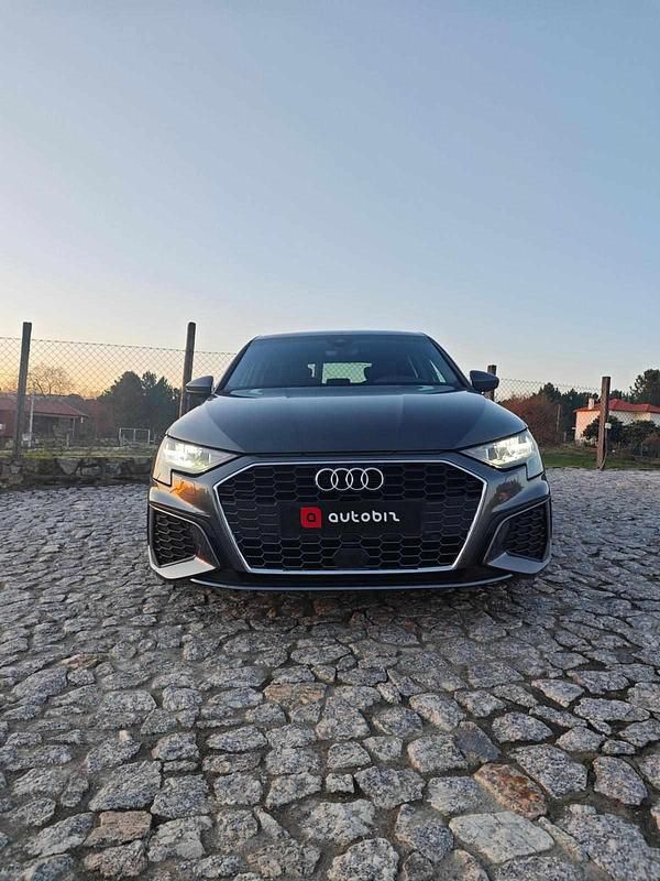 Usado Audi A3 116 HP (85 kW) 2023 Cinzento Citadino