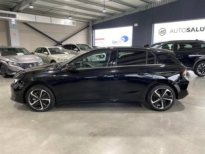 Usado Opel Astra Elegance 181 HP (133 kW) 2023 Preto