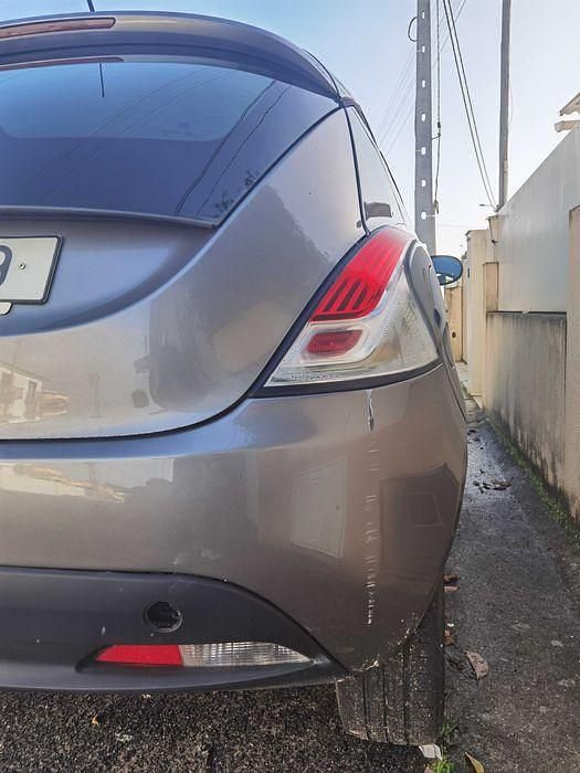 Usado Lancia Ypsilon Silver 95 HP (69 kW) 2013 Citadino