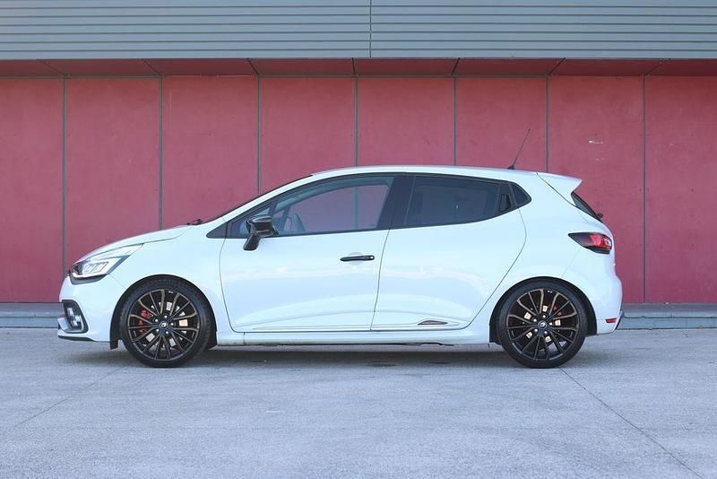 Usado Renault Clio IV Trophy 220 HP (161 kW) 2016 Sedan