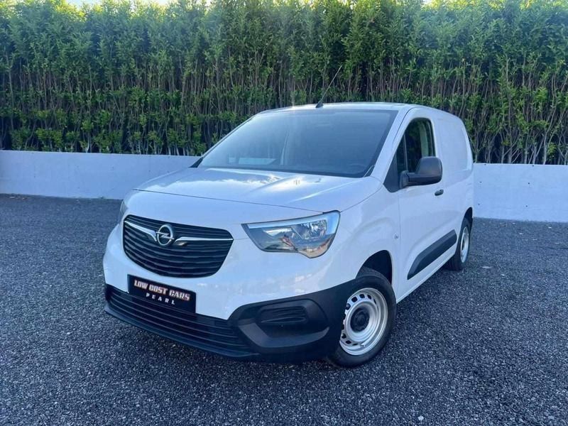 Branco Usado 2019 Opel Combo Enjoy Monovolume | € 15.990 (Caro) - Imagem 1/4