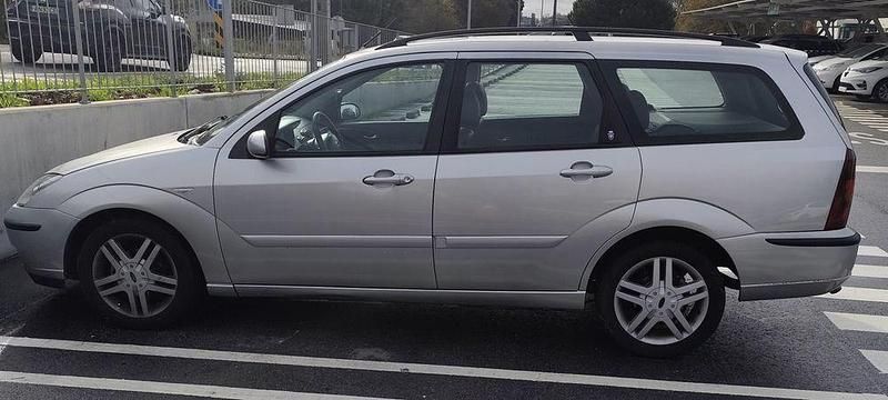 Usado Ford Focus Ghia 115 HP (84 kW) 2003 Sedan