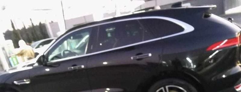 Usado Jaguar F-Pace 180 HP (132 kW) 2016 Preto SUV