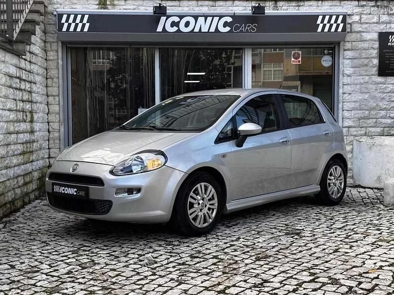 Cinzento Usado 2014 Fiat Punto Young | € 6.490 (Preço justo) - Imagem 1/4