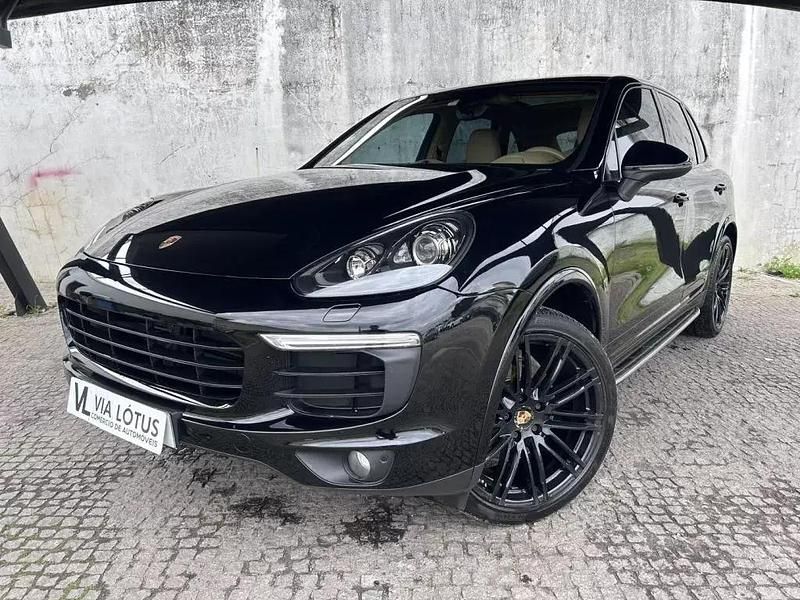 Preto Usado 2016 Porsche Cayenne S E-Hybrid SUV | € 49.000 - Imagem 1/4