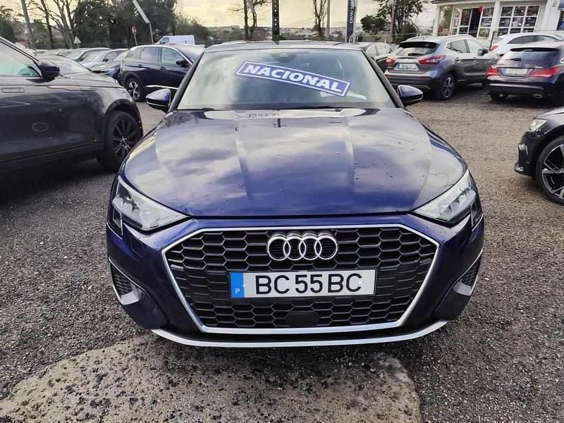 Usado Audi A3 110 HP (80 kW) 2023 Azul Sedan