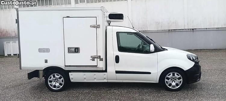 Branco Usado 2019 Fiat Doblò Monovolume | € 15.000 (Caro) - Imagem 1/1