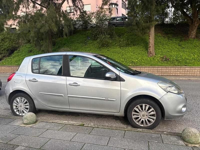 Usado Renault Clio II 75 HP (55 kW) 2009 Cinzento Citadino