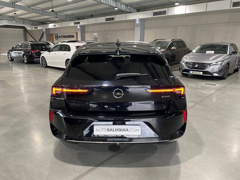 Usado Opel Astra Elegance 181 HP (133 kW) 2023 Preto