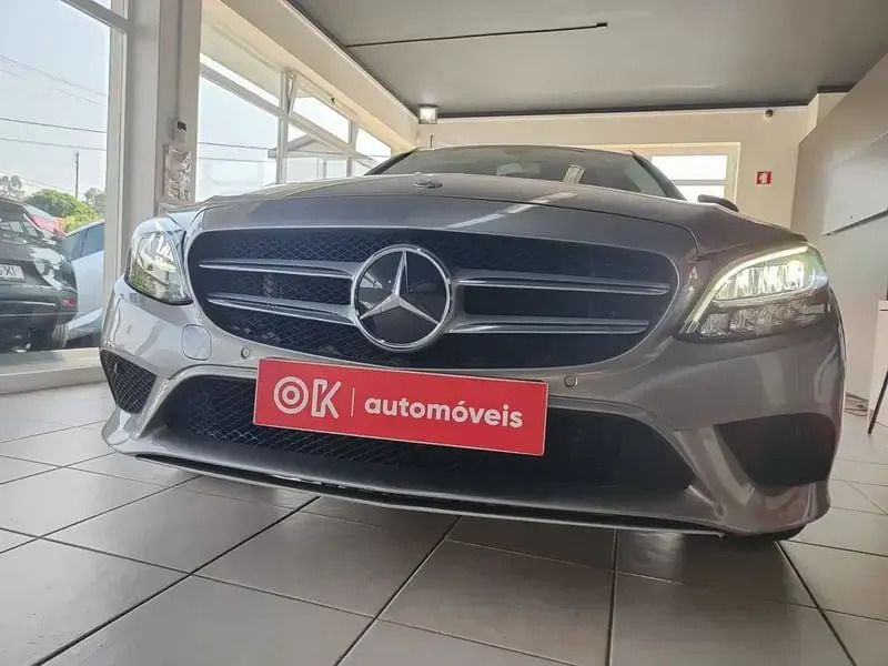 Usado Mercedes C300e Avantgarde 306 HP (225 kW) 2020 Cinzento Carrinha