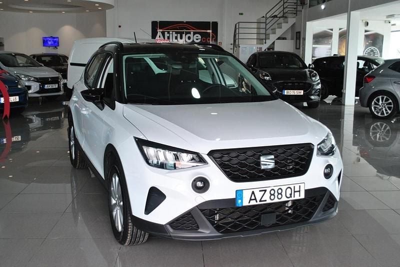 Branco Usado 2023 Seat Arona Style SUV | € 17.820 (Preço justo) - Imagem 1/4