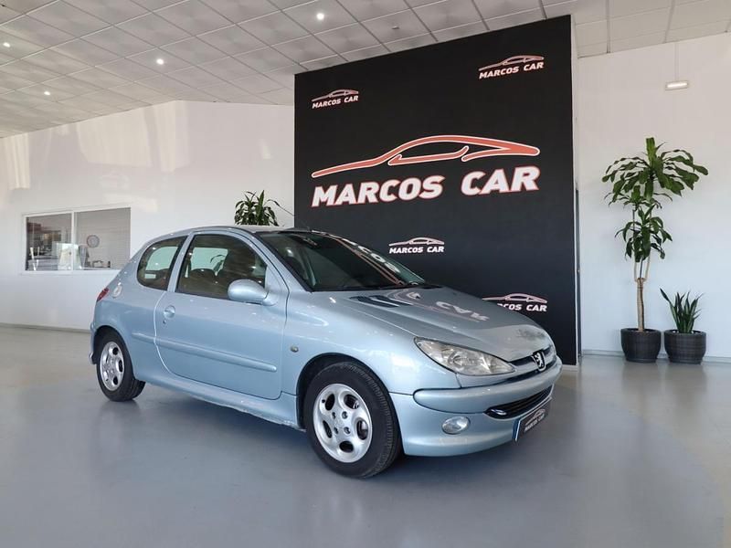 Cinza Usado 2003 Peugeot 206 Citadino | € 5.400 (Preço elevado) - Imagem 1/4