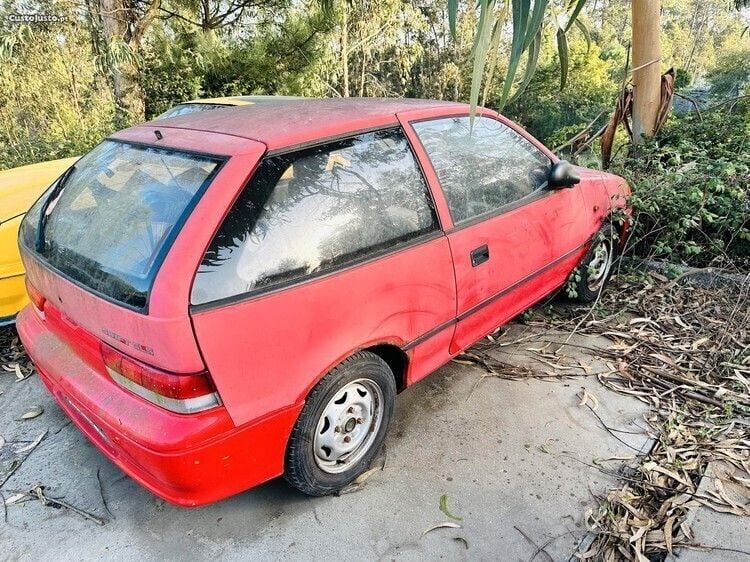 Usado Suzuki Swift 50 HP (36 kW) 1993 Vermelho