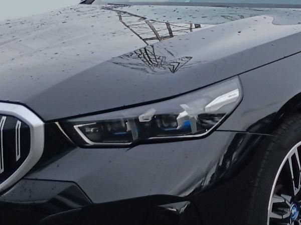 Usado BMW 530 299 HP (219 kW) 2025 Preto Sedan