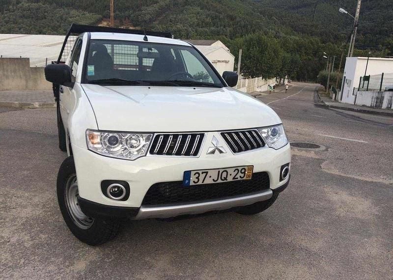Branco Usado 2010 Mitsubishi L200 Pickup | € 5.900 - Imagem 1/4