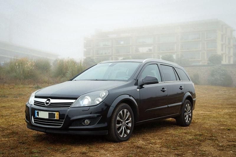 Usado 2010 Opel Astra Sedan | € 3.000 (Super Preço) - Imagem 1/4