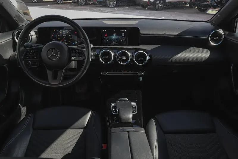 Usado Mercedes A180 Style 116 HP (85 kW) 2019 Preto Citadino