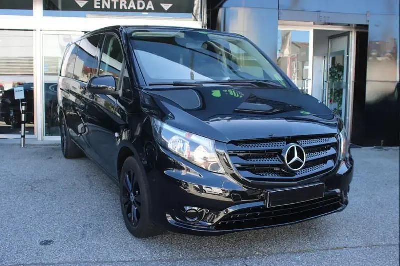Preto Usado 2021 Mercedes Vito Monovolume | € 44.900 - Imagem 1/4
