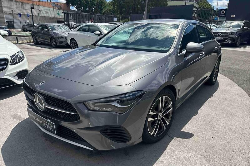 Cinzento Usado 2024 Mercedes CLA180 Sedan | € 36.900 (Preço justo) - Imagem 1/4