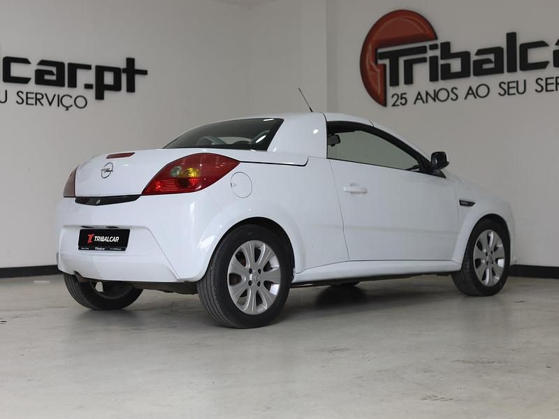 Usado Opel Tigra 70 HP (51 kW) 2009 Branco Cabrios