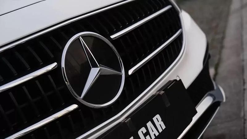 Usado Mercedes E300 Avantgarde 306 HP (225 kW) 2021 Branco Carrinha