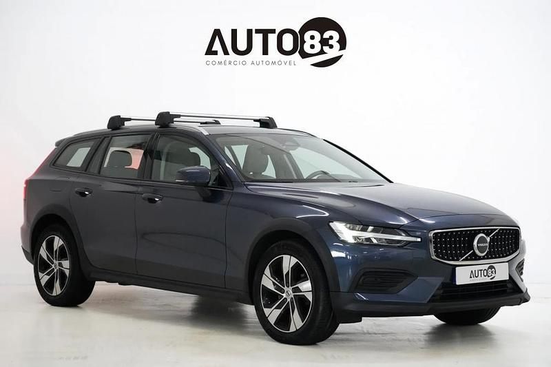 Azul Usado 2023 Volvo V60 CC Carrinha | € 48.990 - Imagem 1/4