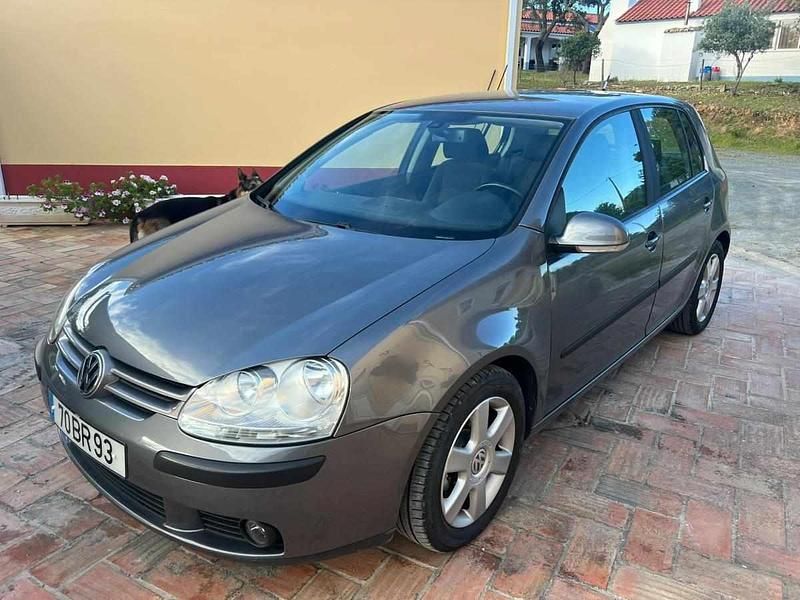 Cinzento Usado 2006 VW Golf V Citadino | € 8.500 - Imagem 1/4