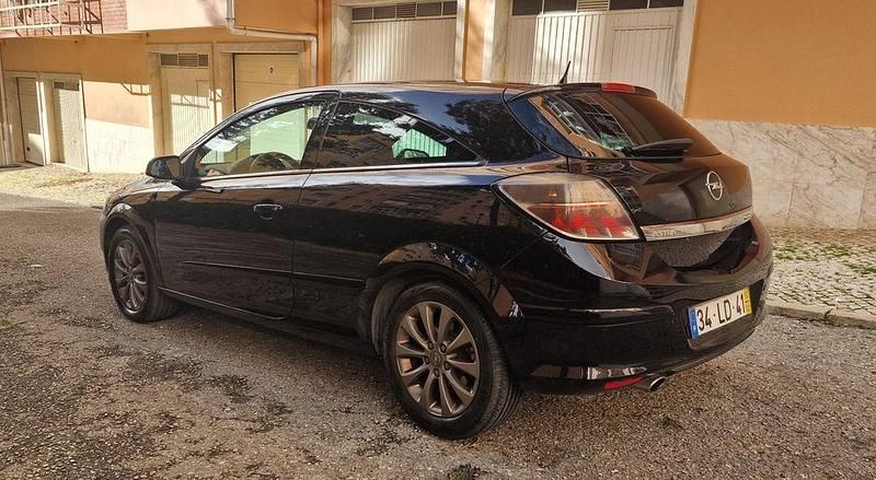 Usado Opel Astra GTC 110 HP (80 kW) 2010