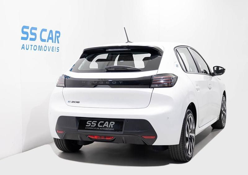 Usado Peugeot e-208 Active 100 kW (136 HP) 2024 Branco Citadino