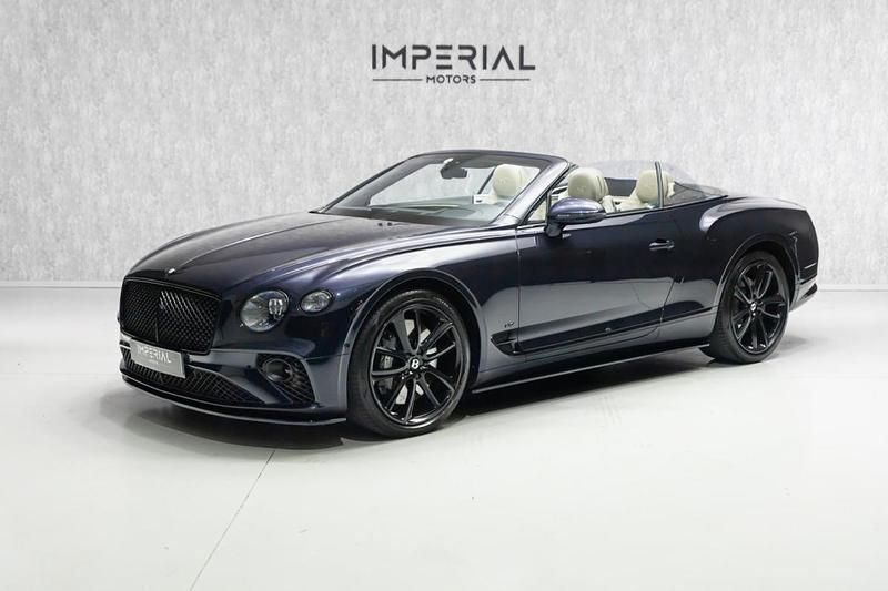 Azul Usado 2021 Bentley Continental Sedan | € 269.000 - Imagem 1/4