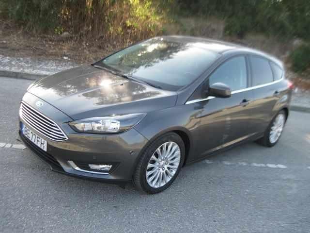Usado Ford Focus Titanium 120 HP (88 kW) 2016 Cinzento Sedan
