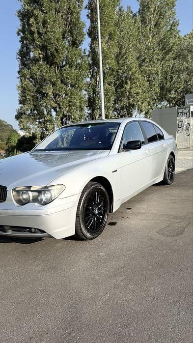 Usado 2002 BMW 735 Sedan | € 8.999 - Imagem 1/4