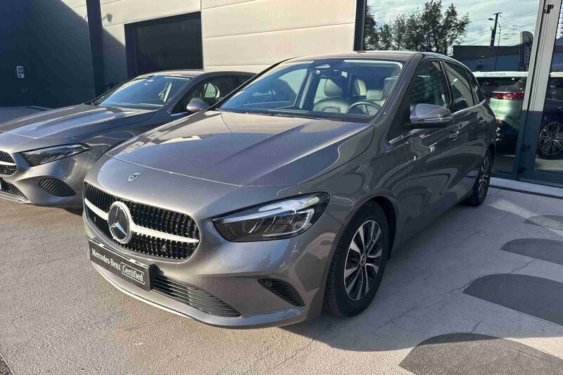 Cinzento Usado 2024 Mercedes B180 Monovolume | € 40.900 - Imagem 1/4