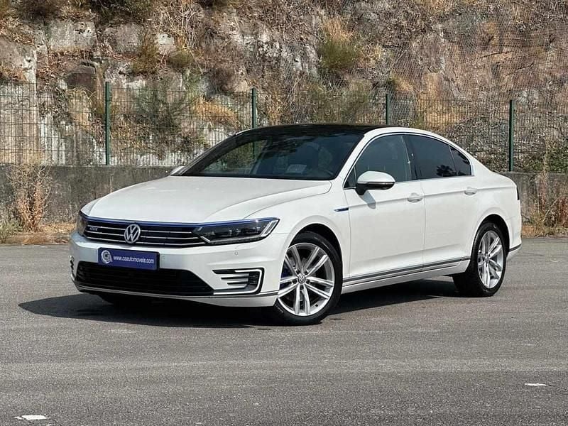 Branco Usado 2016 VW Passat GTE Sedan | € 21.990 (Caro) - Imagem 1/4