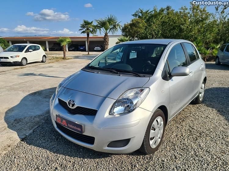 Cinza Usado 2009 Toyota Yaris Citadino | € 7.900 (Preço justo) - Imagem 1/1