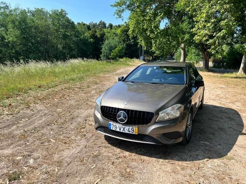 Outra Usado 2014 Mercedes 180 Sedan | € 12.500 (Caro) - Imagem 1/4