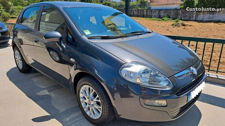 Usado Fiat Grande Punto 85 HP (62 kW) 2011 Preto Citadino
