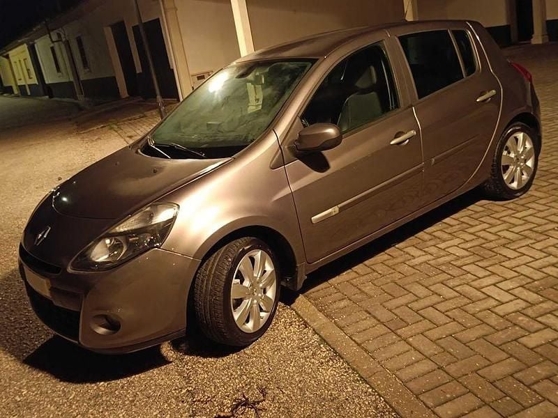 Usado 2010 Renault Clio II Sedan | € 4.950 (Bom preço) - Imagem 1/4