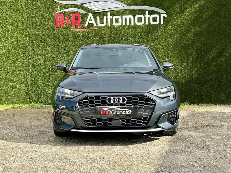 Usado Audi A3 Advanced 110 HP (80 kW) 2024 Cinza antracite
