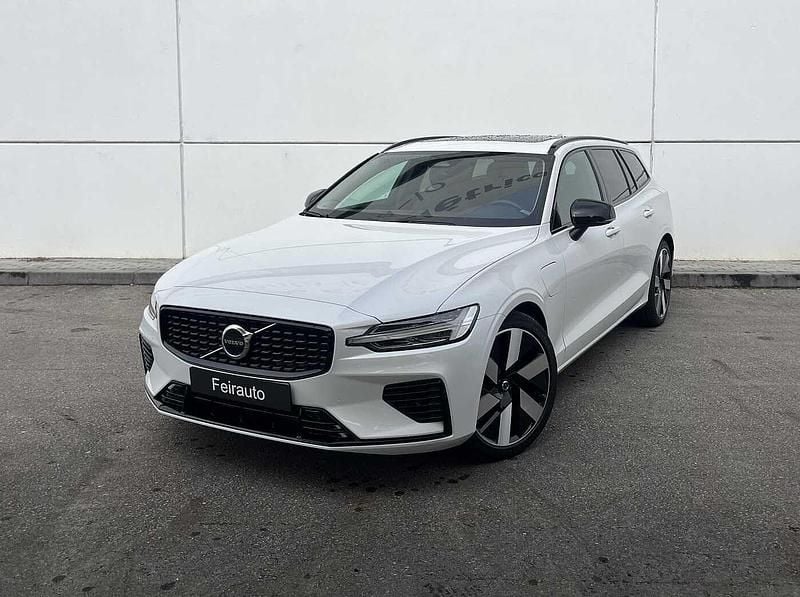 Branco Usado 2025 Volvo V60 Carrinha | € 45.000 (Preço justo) - Imagem 1/4