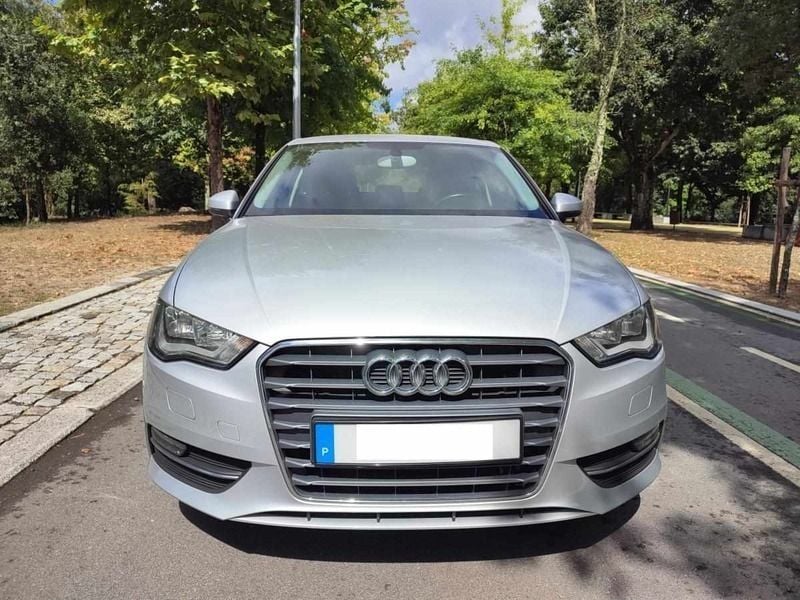 Cinzento Usado 2013 Audi A3 Citadino | € 9.900 (Super Preço) - Imagem 1/4
