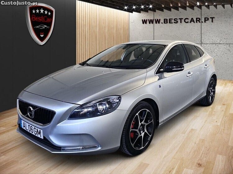 Cinza Usado 2017 Volvo V40 Carrinha | € 14.950 - Imagem 1/1