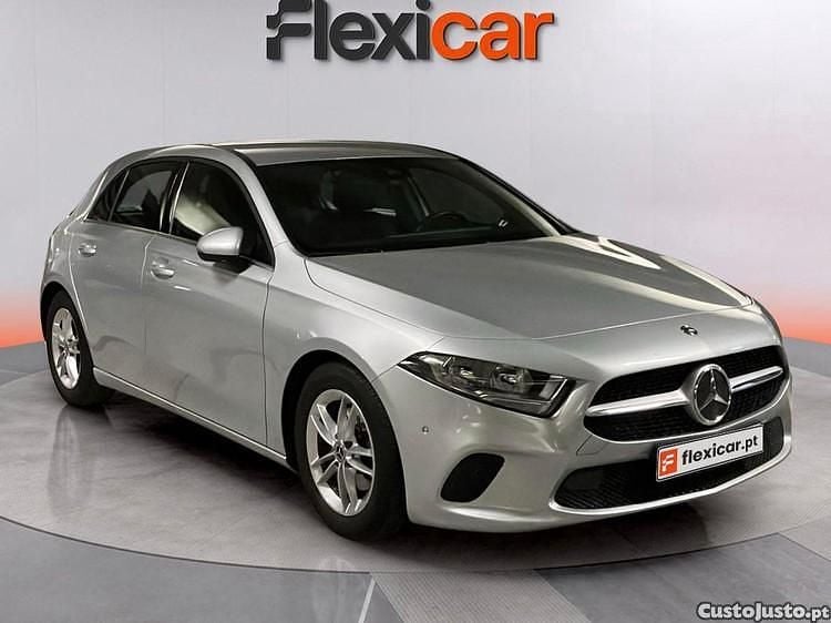 Usado Mercedes A180 Style 115 HP (84 kW) 2019 Cinza