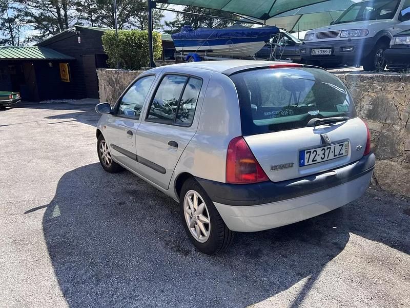 Usado Renault Clio II 110 HP (80 kW) 1998 Cinzento