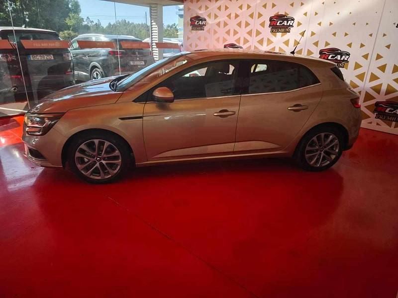 Usado Renault Mégane III 100 HP (73 kW) 2016 Outra