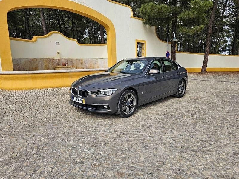 Usado 2016 BMW 330e iPerformance Sedan | € 22.000 - Imagem 1/4